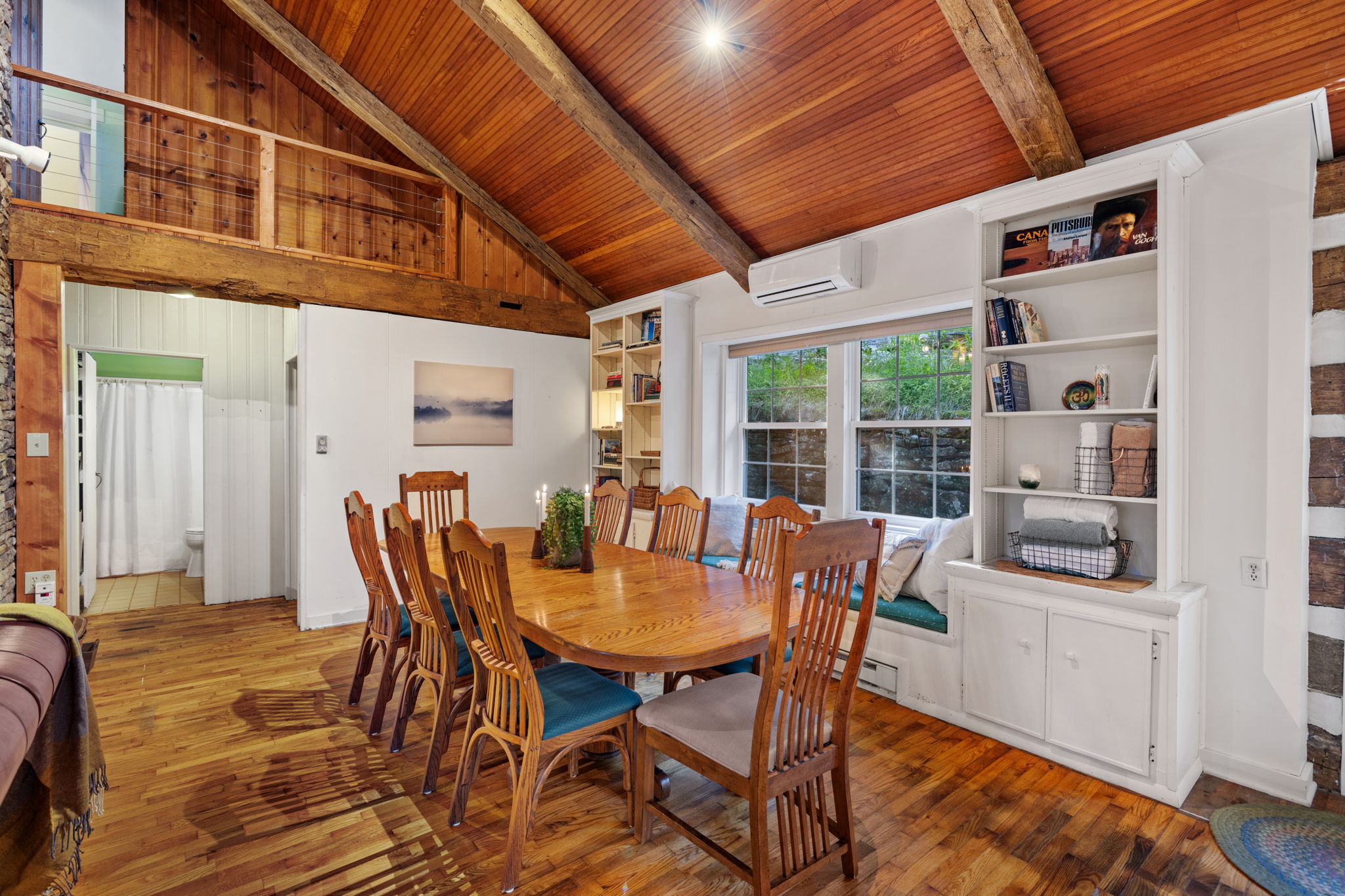 22-2240_county_line_rd-Dining room