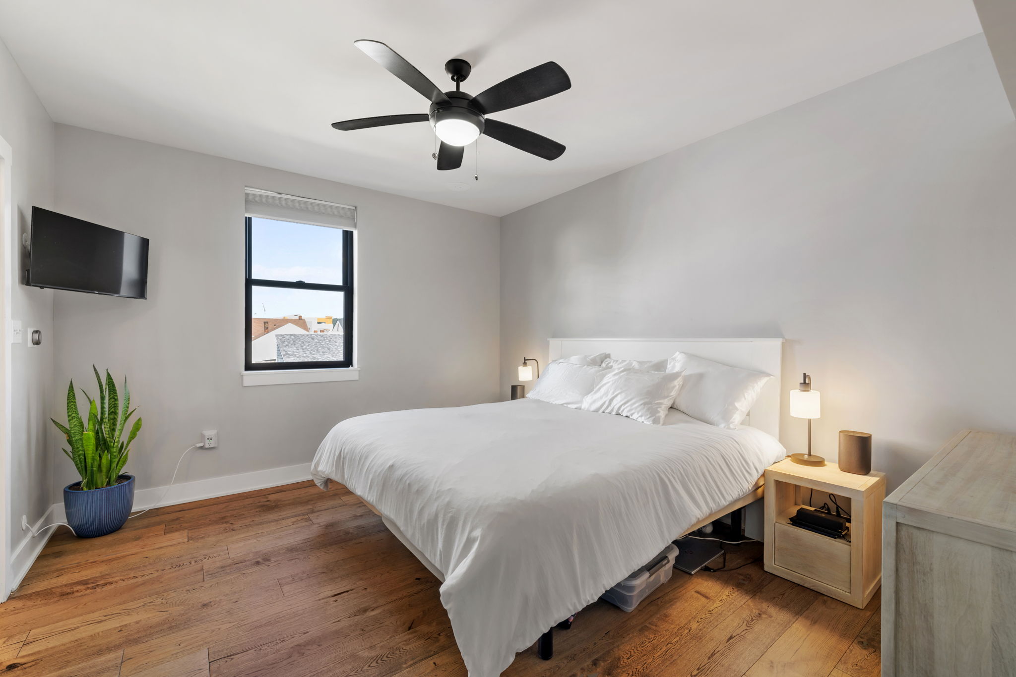 28-Bedroom2