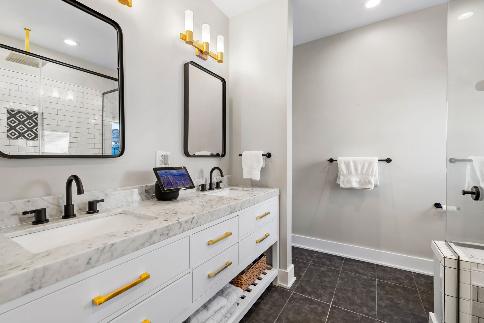 30-Bathroom2