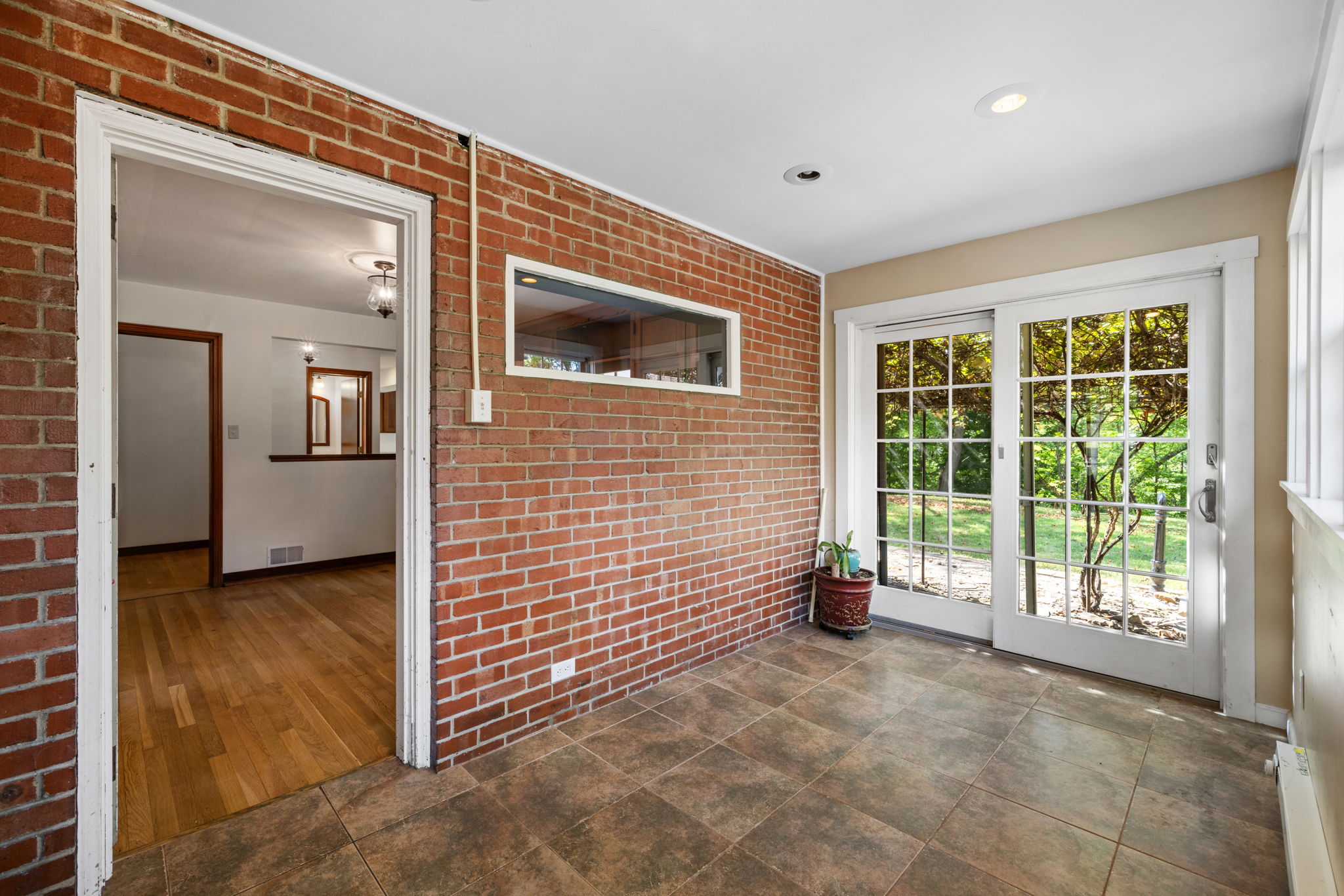 14-web-or-mls-prep_solutions_1182_windermere_dr-14